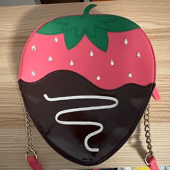 Kate Spade “Creme De La Crème” Chocolate Strawberry Leather Crossbody Bag Purse - Picture 2 of 9
